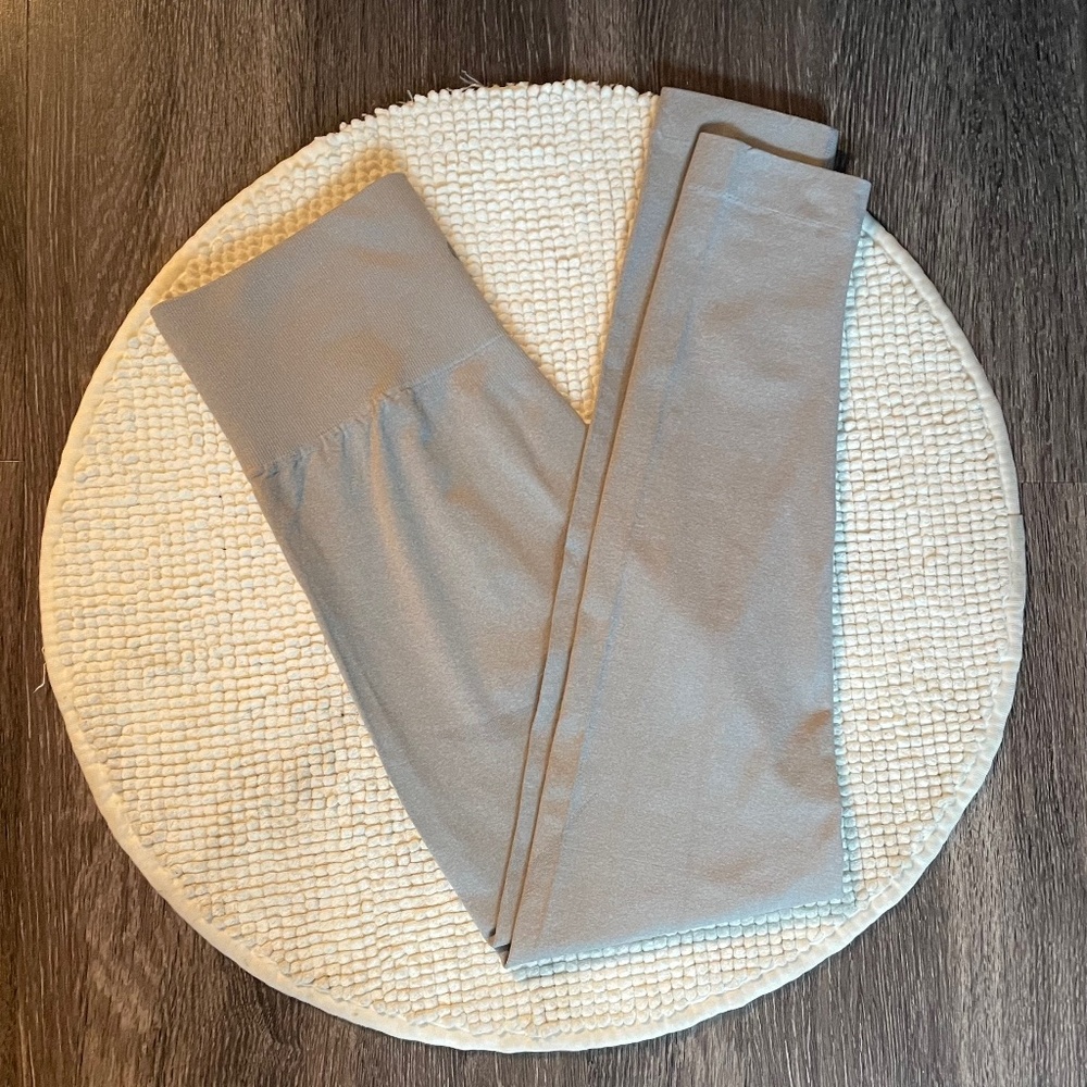 Seamless Contour Sculpting Gray Leggings